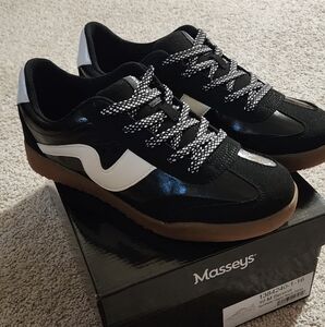 Masseys Serena Black and White Women's Sneakers Gum Sole size 10 NIB